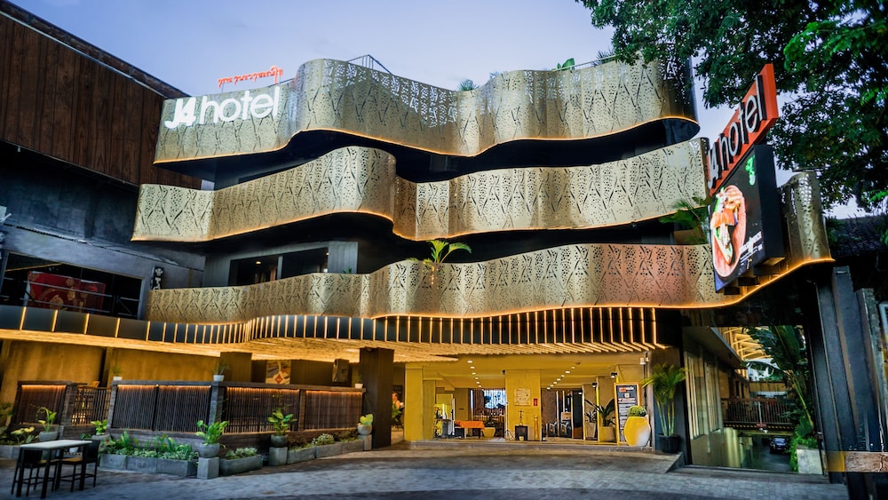 

Milano - Seminyak - Bali - J4 Hotels Legian