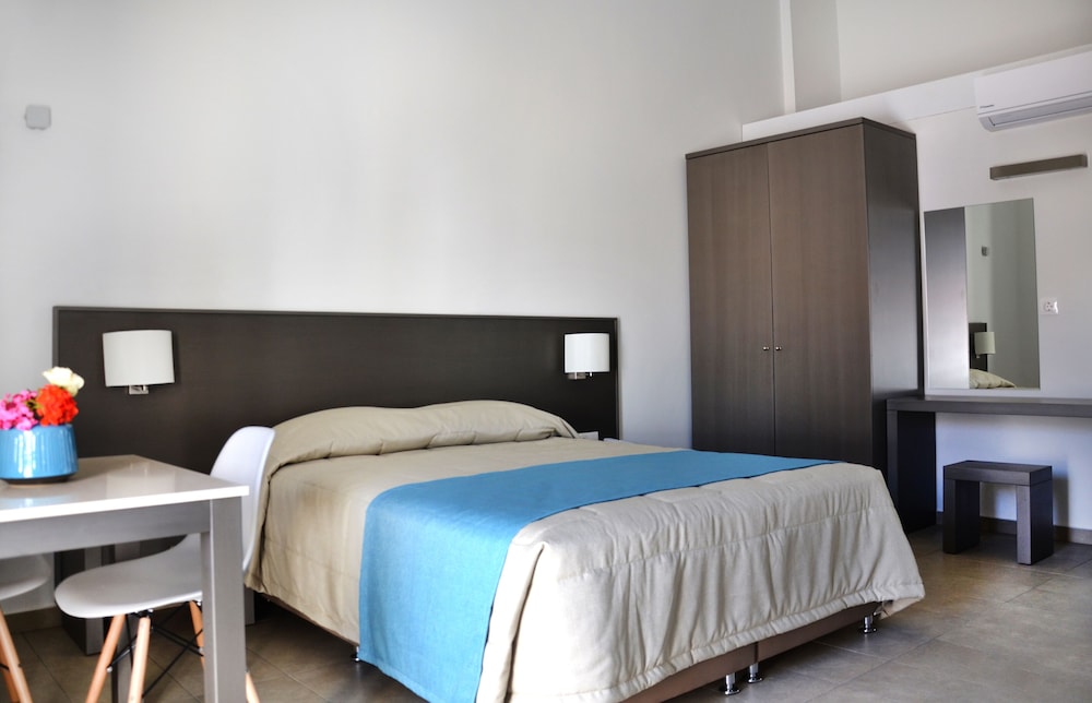 

Bologna - Platanias (Crete) - Ledra Maleme Hotel