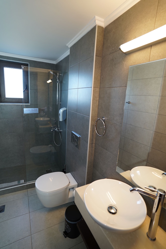 

Cagliari - Agia Marina Nea Kydonias - Ledra Maleme Hotel
