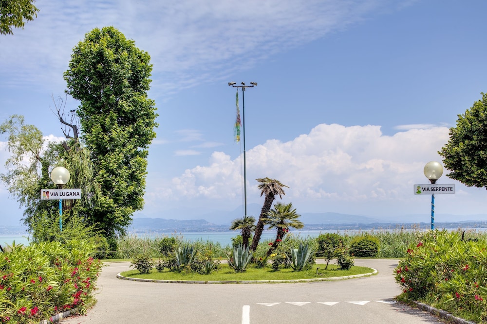 

Napoli - Desenzano del Garda - Residence Villaggio Tiglio
