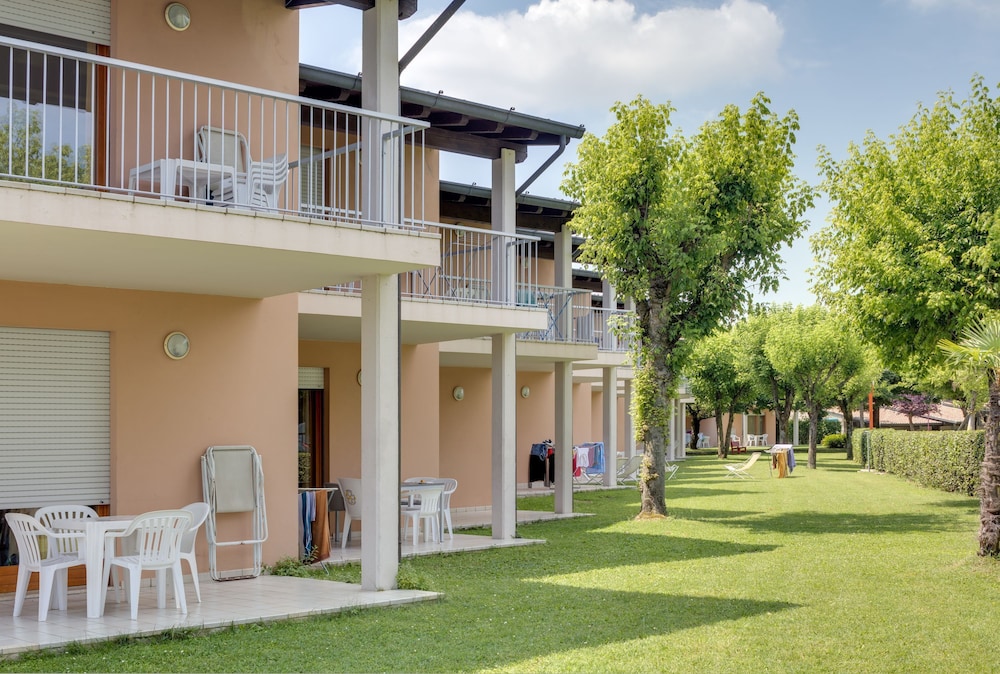 

Lamezia Terme - Desenzano del Garda - Residence Villaggio Tiglio