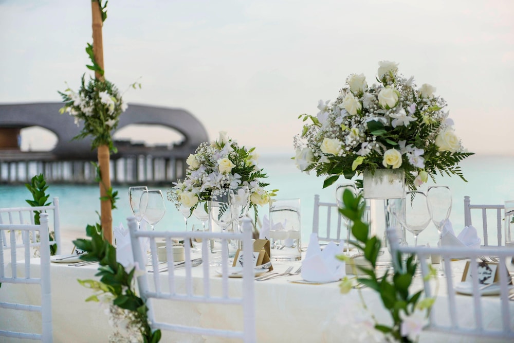 

Roma - Atollo di Dhaalu - The St. Regis Maldives Vommuli Resort