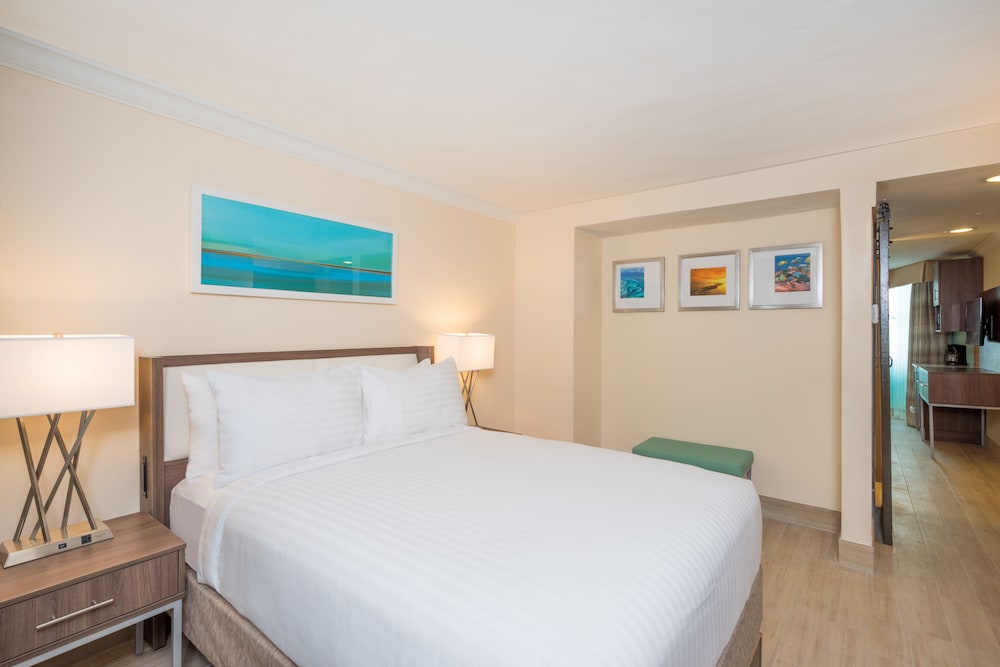 

Milano - Paradise Island - Holiday Inn Express & Suites Nassau