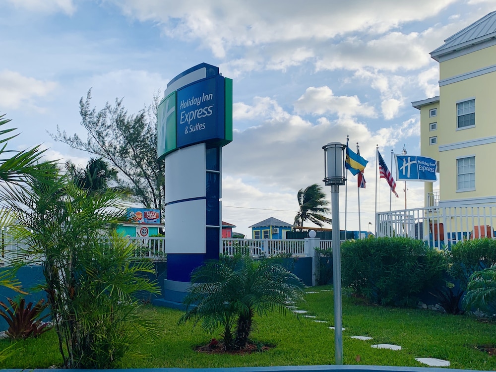 

Roma - Paradise Island - Holiday Inn Express & Suites NASSAU