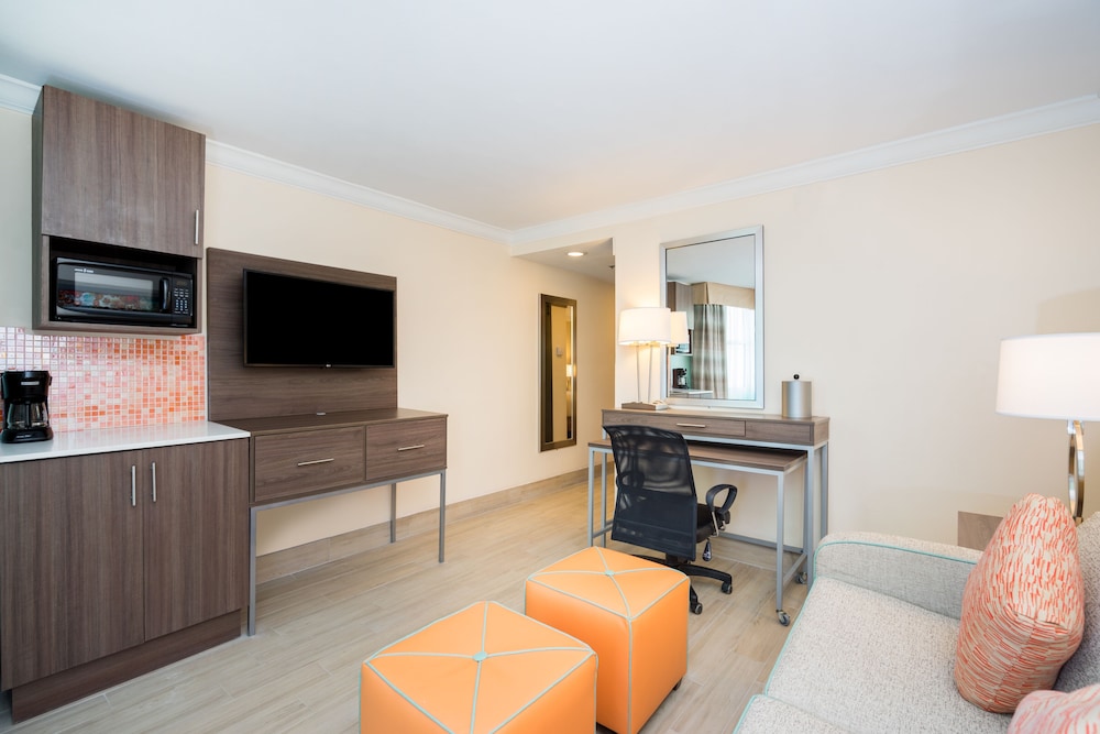 

Roma - Paradise Island - Holiday Inn Express & Suites NASSAU