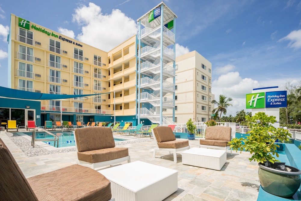 

Bologna - Paradise Island - Holiday Inn Express & Suites Nassau