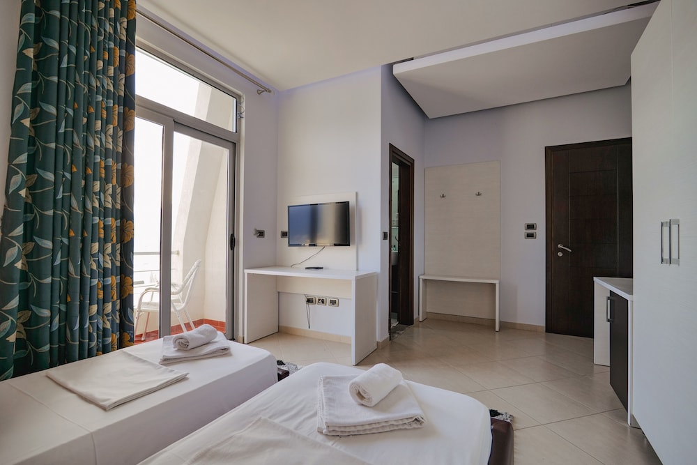 

Milano - Orikum - Grand Hotel Aita