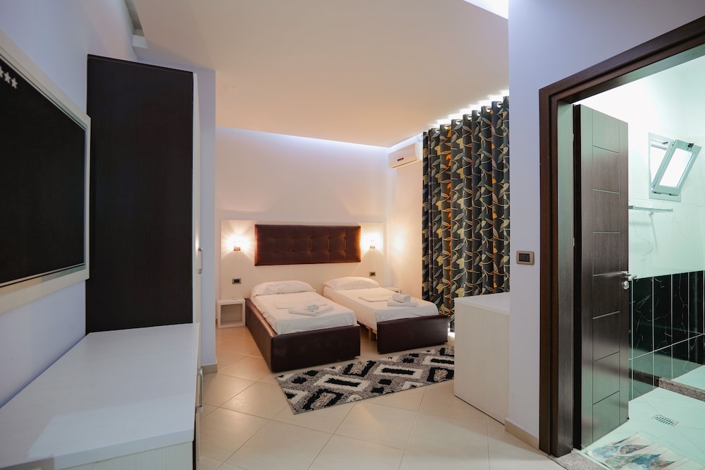 

Milano - Orikum - Grand Hotel Aita