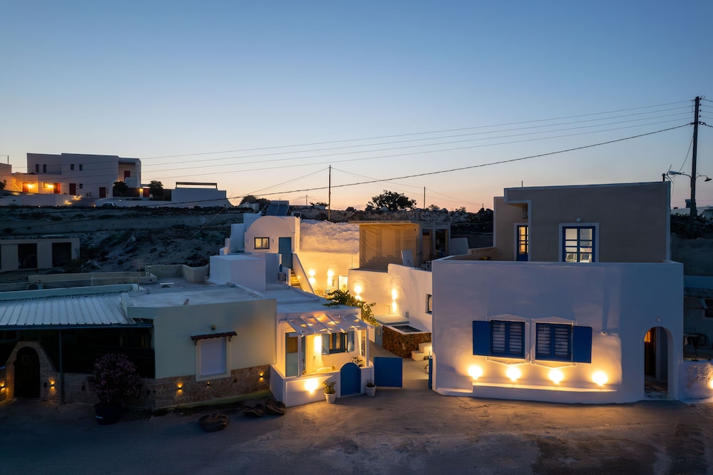 

Catania - Santorini-Akrotiri - Santorita Suites