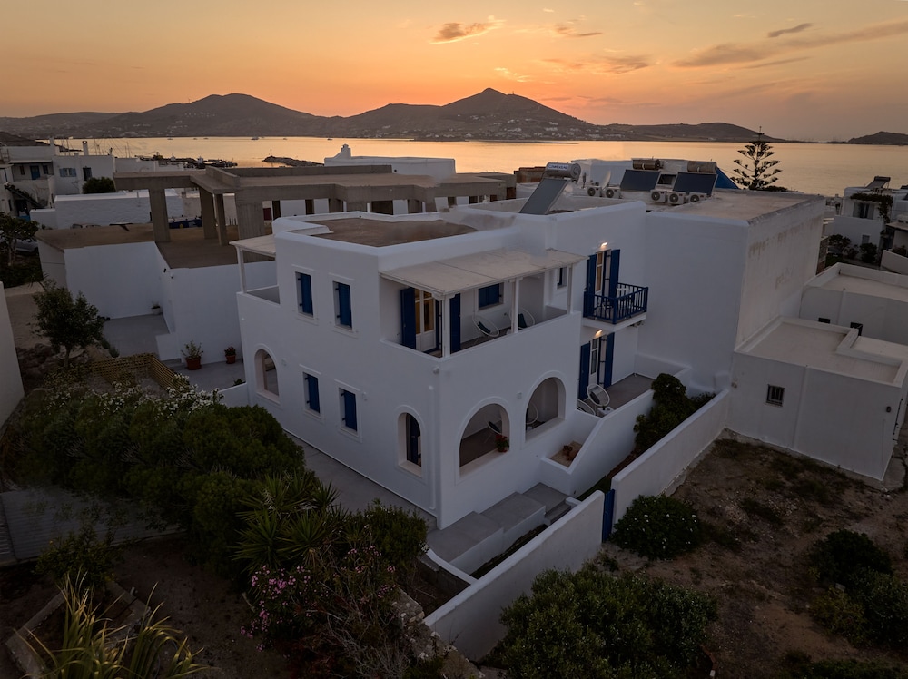 

Roma - Naousa, Paros - Bedspot Apartments Paros
