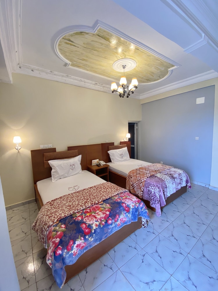 

Roma - Yaounde - FONO HÔTEL Sarl
