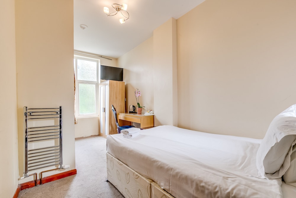

Catania - Hounslow - London Star Hotel