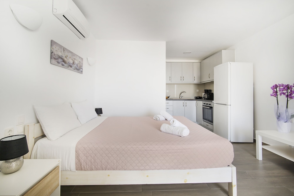 

Lamezia Terme - Ano Mera - Oniropetra Apartaments