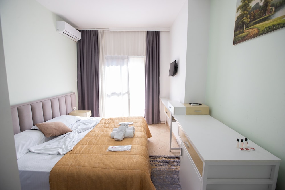 

Catania - Tirana - Vila Sanremo