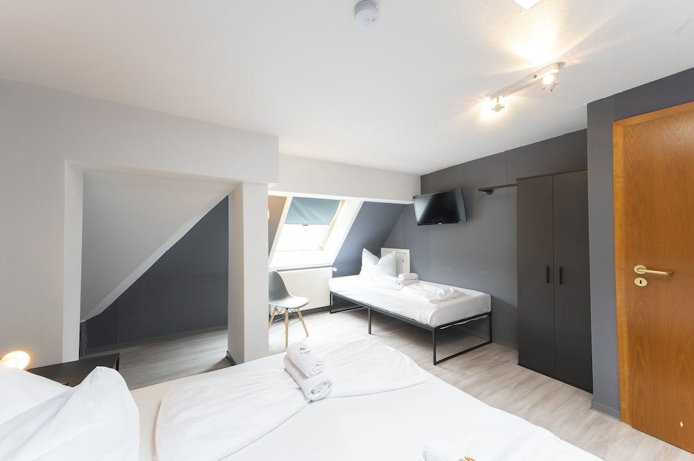 

Napoli - Stoccarda - Hotel Astoria am Urachplatz