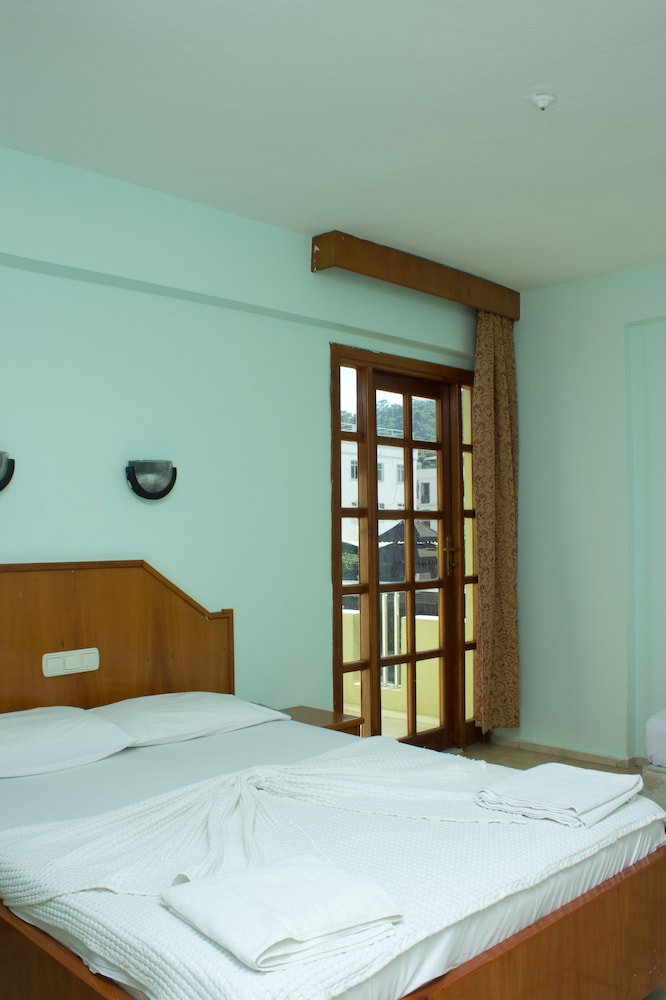 

Napoli - Kemer - Ares City Hotel