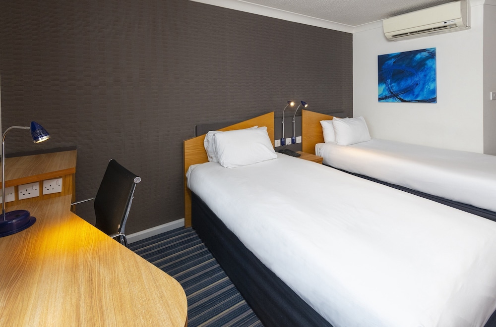 

Roma - Mitcham - Holiday Inn Express LONDON - WANDSWORTH