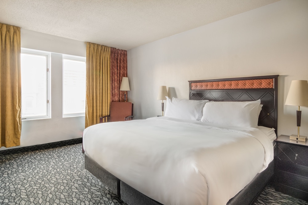 

Roma - Montreal - LELUX Hotel