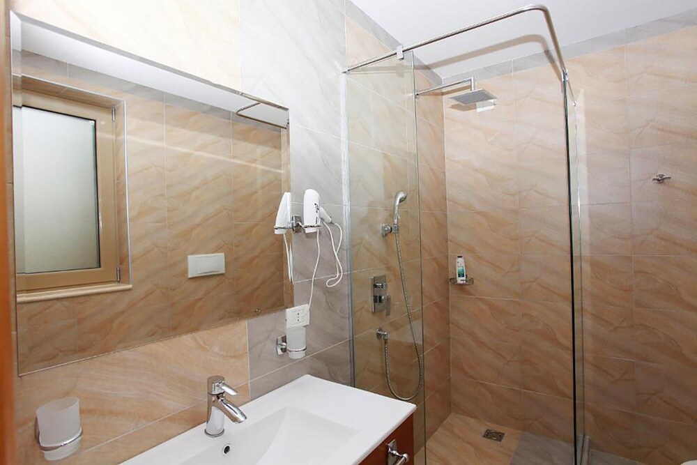 

Brindisi - Tirana - Hotel Green