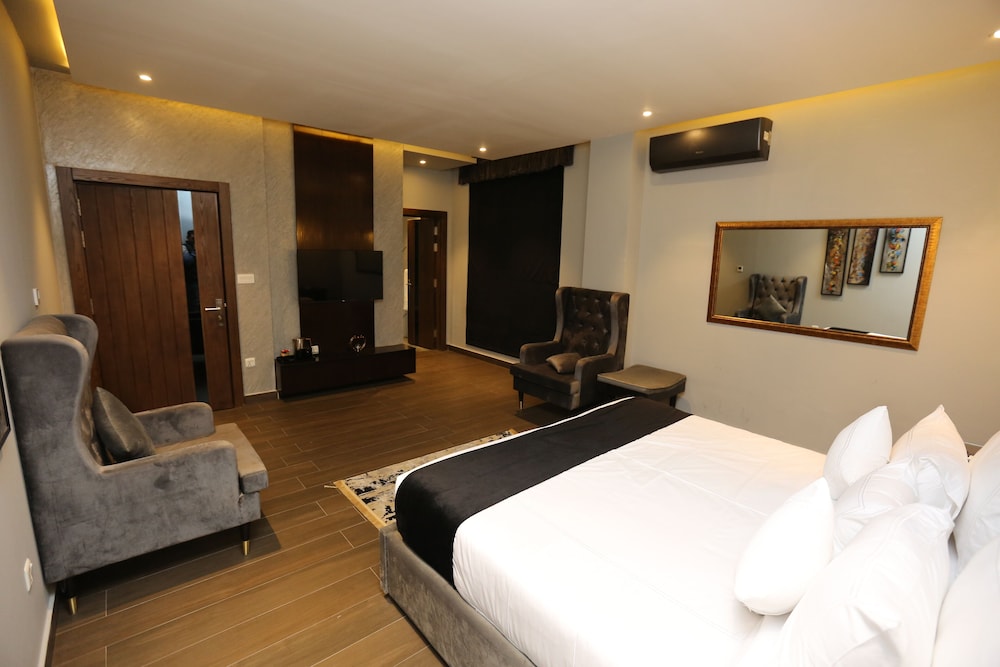 

Milano - Lahore - The Orchard Hotel