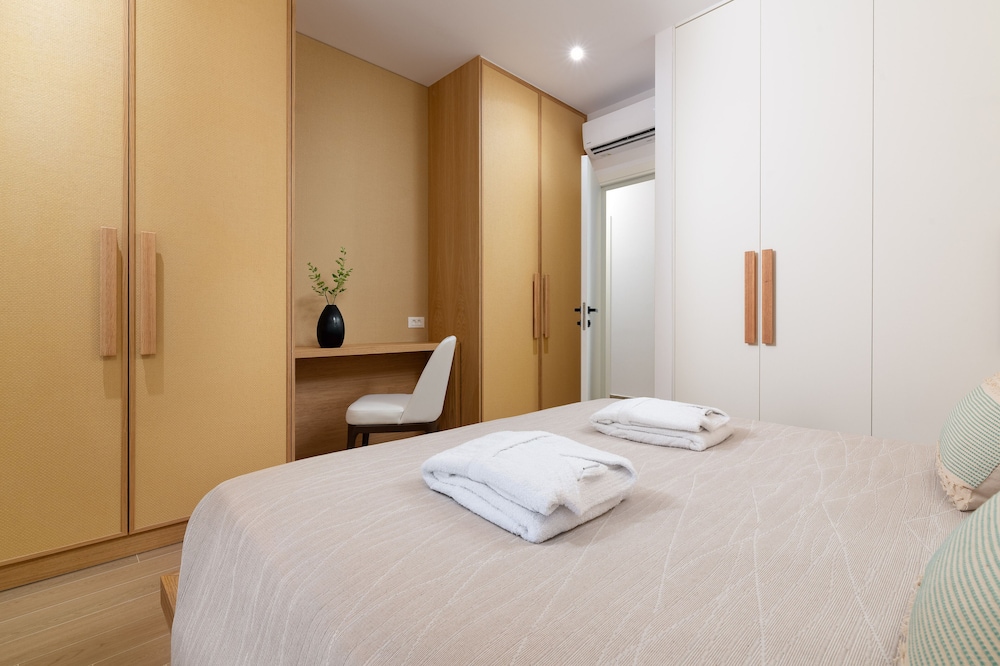 

Roma - Rodi, Isole Greche - The 12th City Hotel