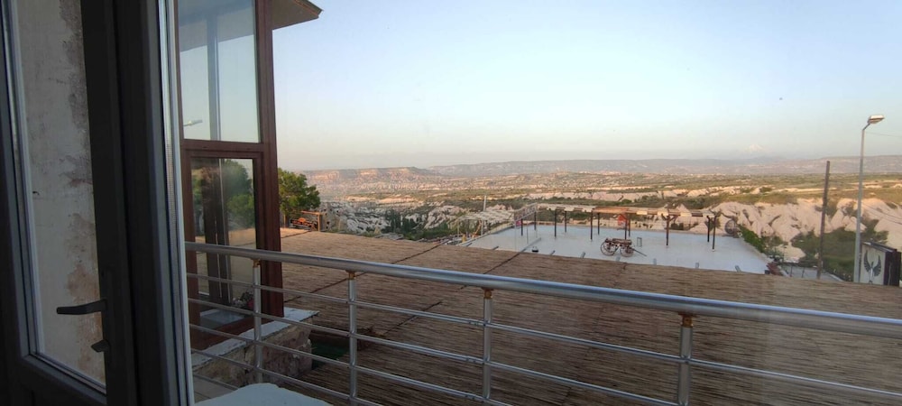

Bari - Nevsehir - Phoenix Inn Cappadocia