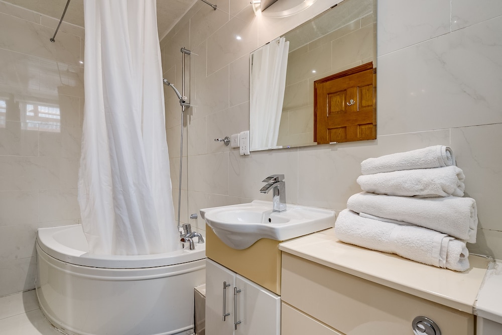 

Catania - Hounslow - London Star Hotel