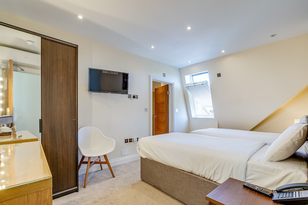 

Pisa - Hounslow - London Star Hotel