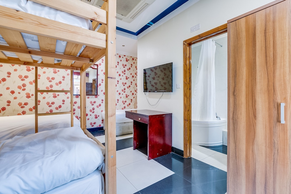 

Bologna - Ealing - London Star Hotel