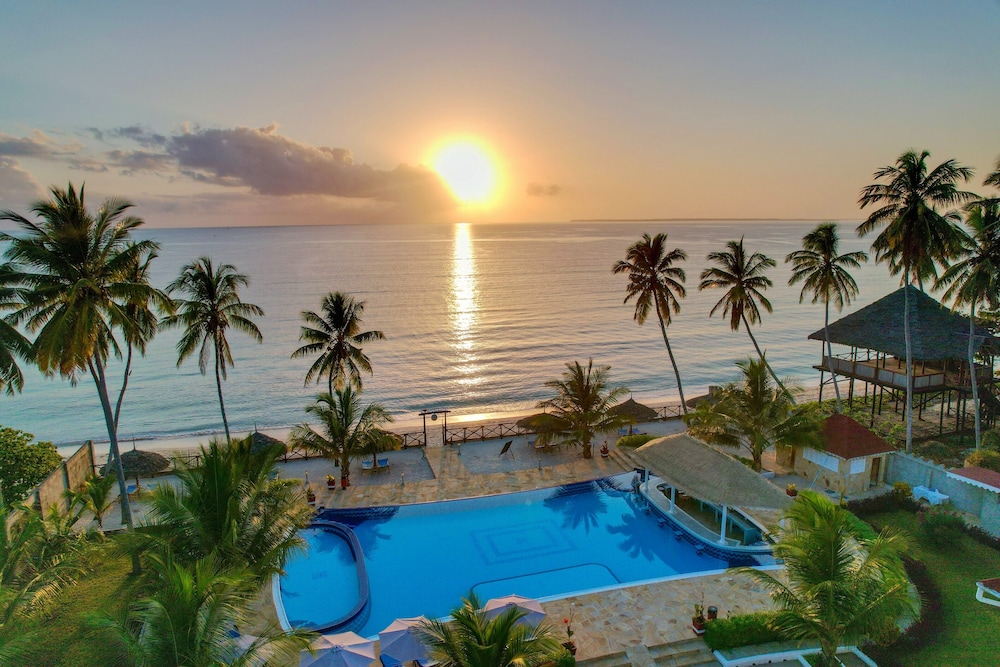

Bologna - Uroa - Sunny Palms Beach Bungalows