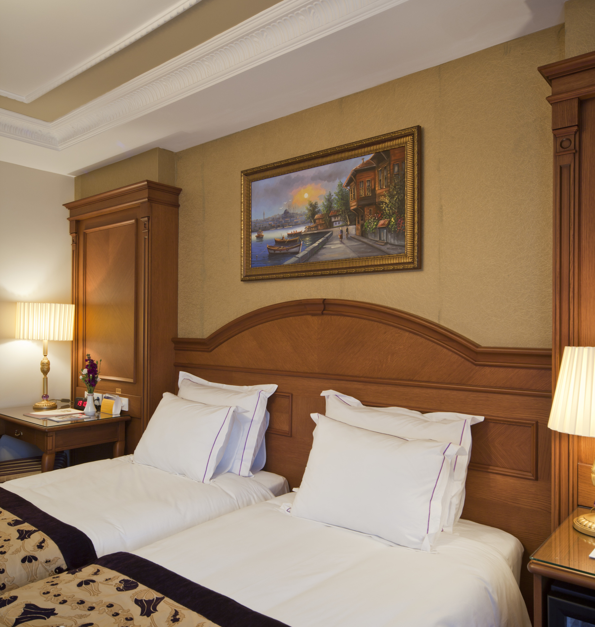 Junior suite triple room (25 square meters)