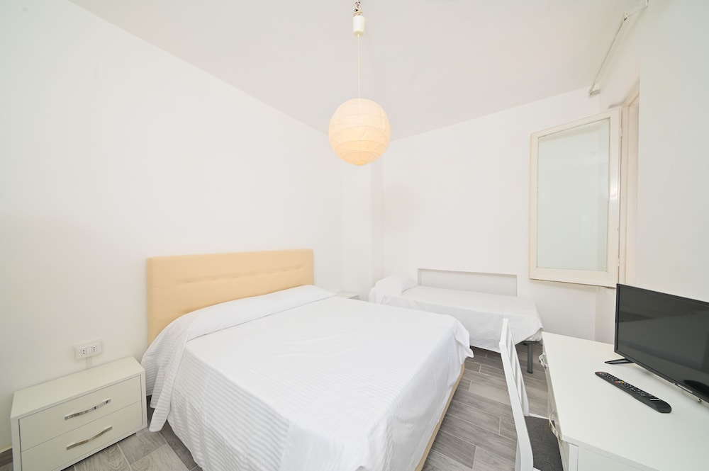 

Venezia - Ischia - Villa Diana - Beach & Rooms