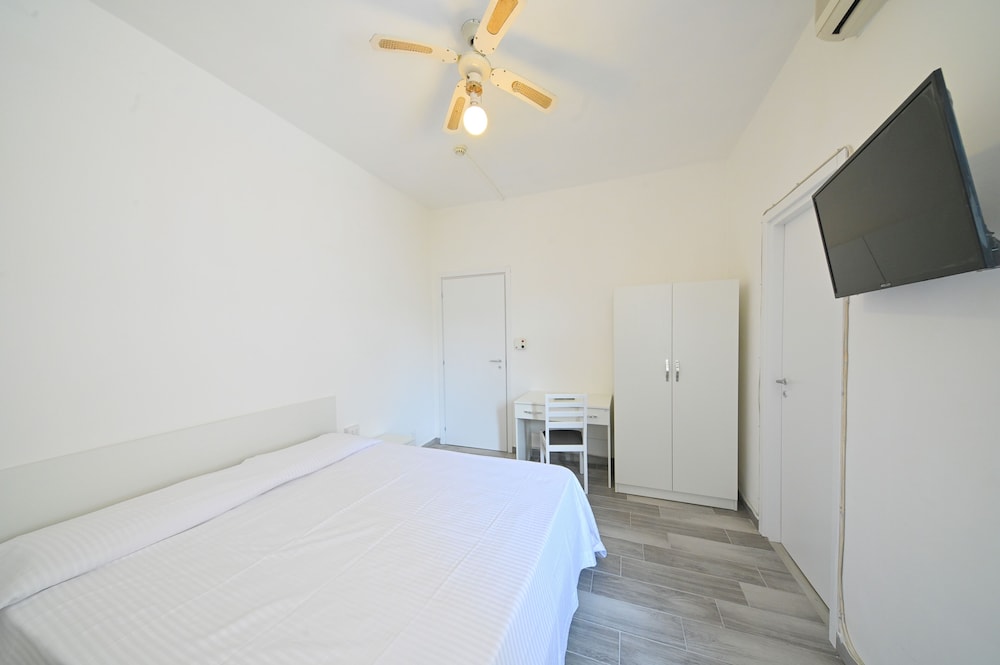 

Milano - Ischia - Villa Diana - Beach & Rooms