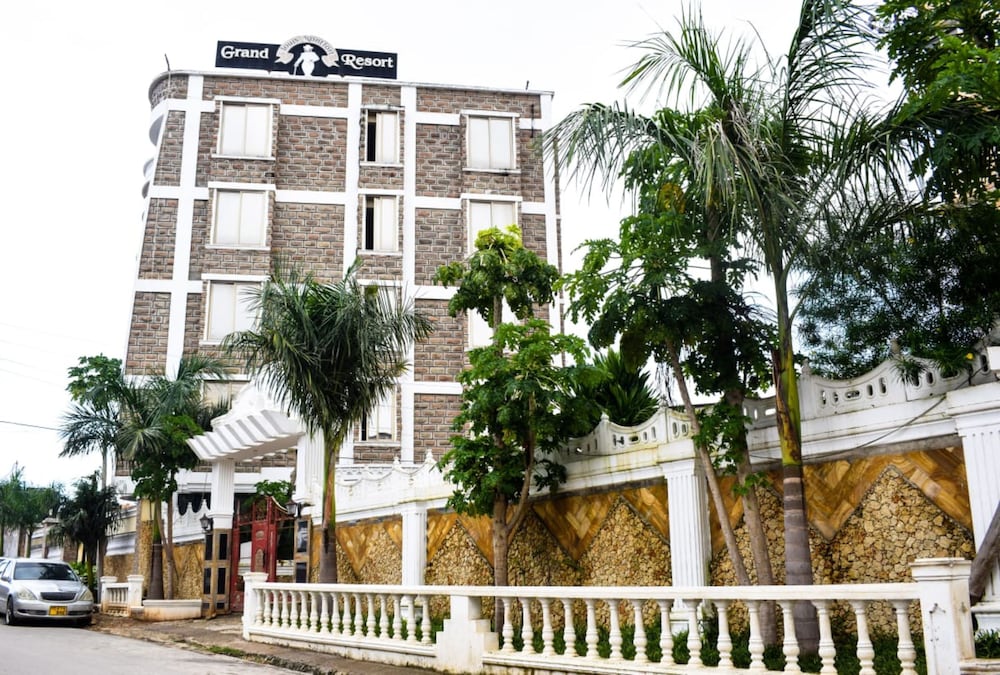 

Bari - Bamburi - Louis Montfort Grand Resort - Mombasa