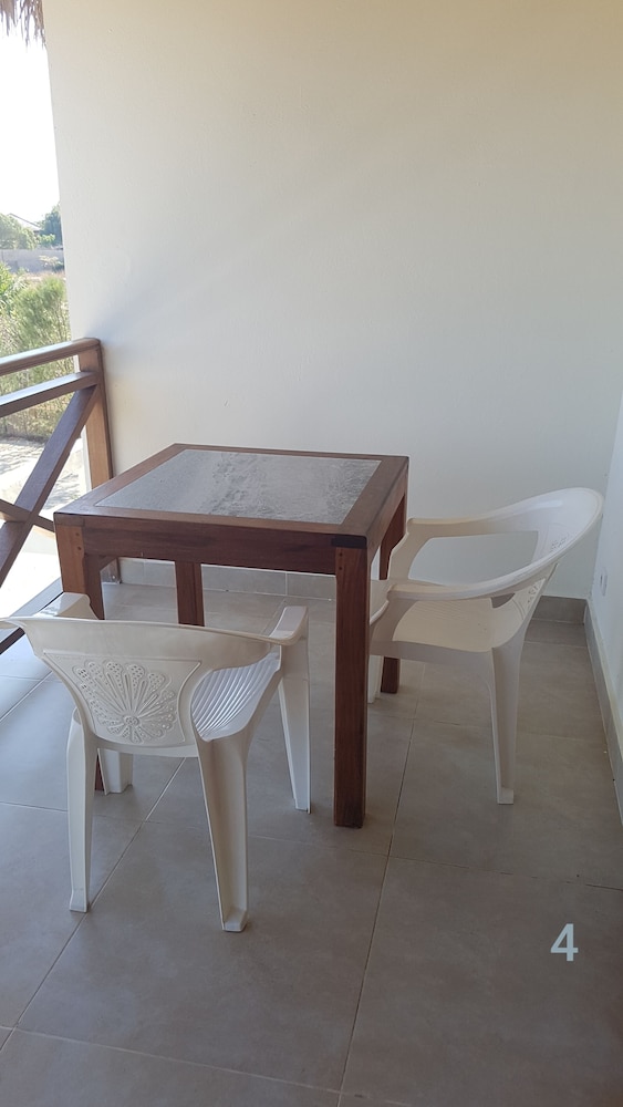 

Roma - Madagascar, Oceano Indiano - Maison Charrette