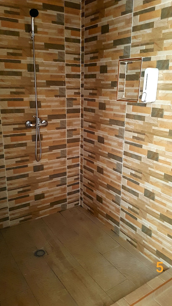 

Milano - Morondava - Maison Charrette