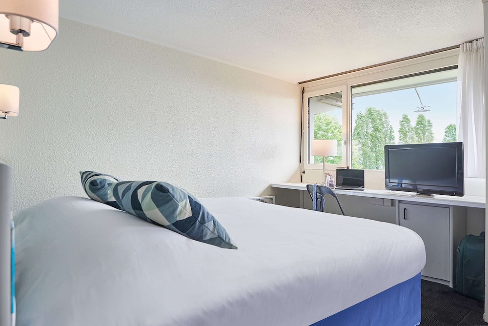 

Bari - Roissy-en-France - Kyriad Direct Le Bourget Gonesse