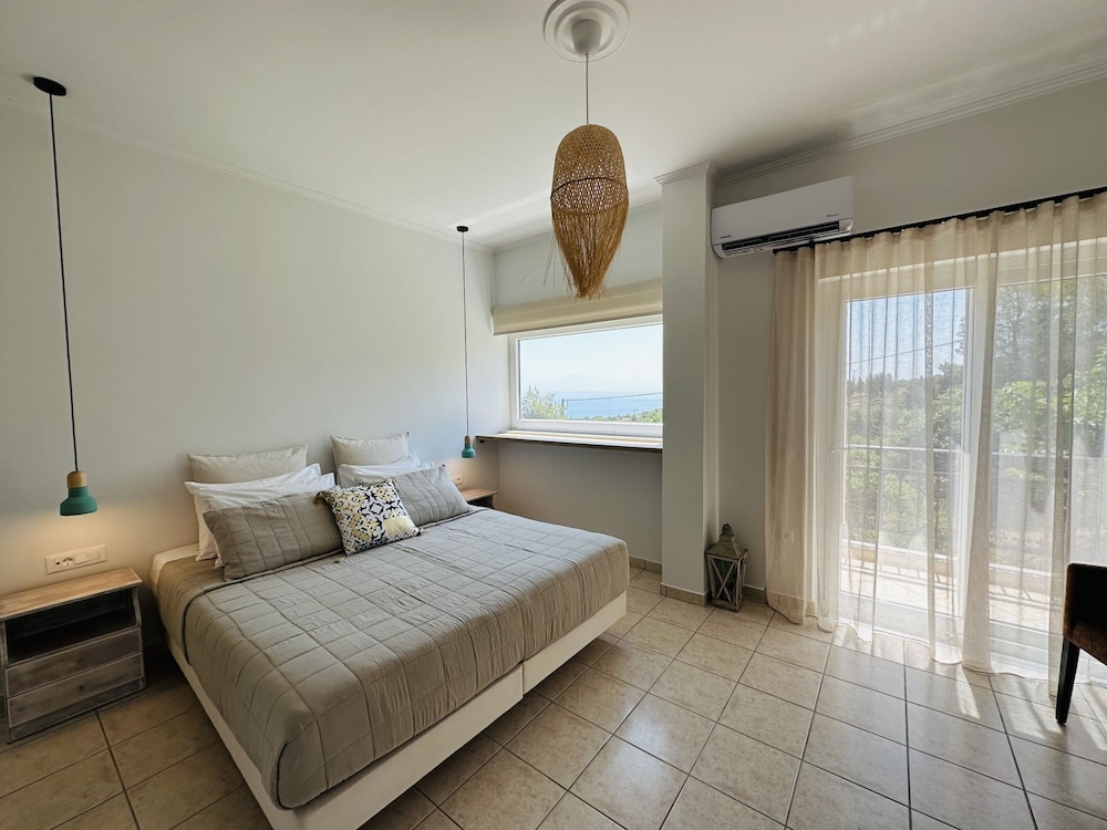 

Bari - Koríthion - Lithies Sea View Boutique Hotel