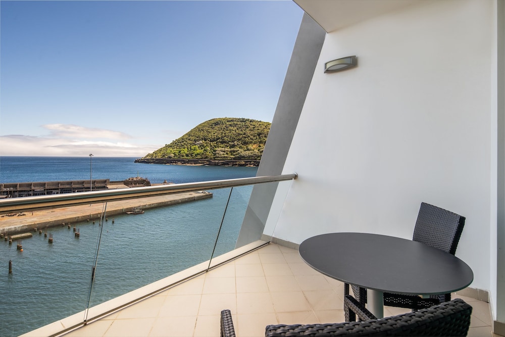 

Milano - Angra do Heroísmo - Angra Marina Hotel
