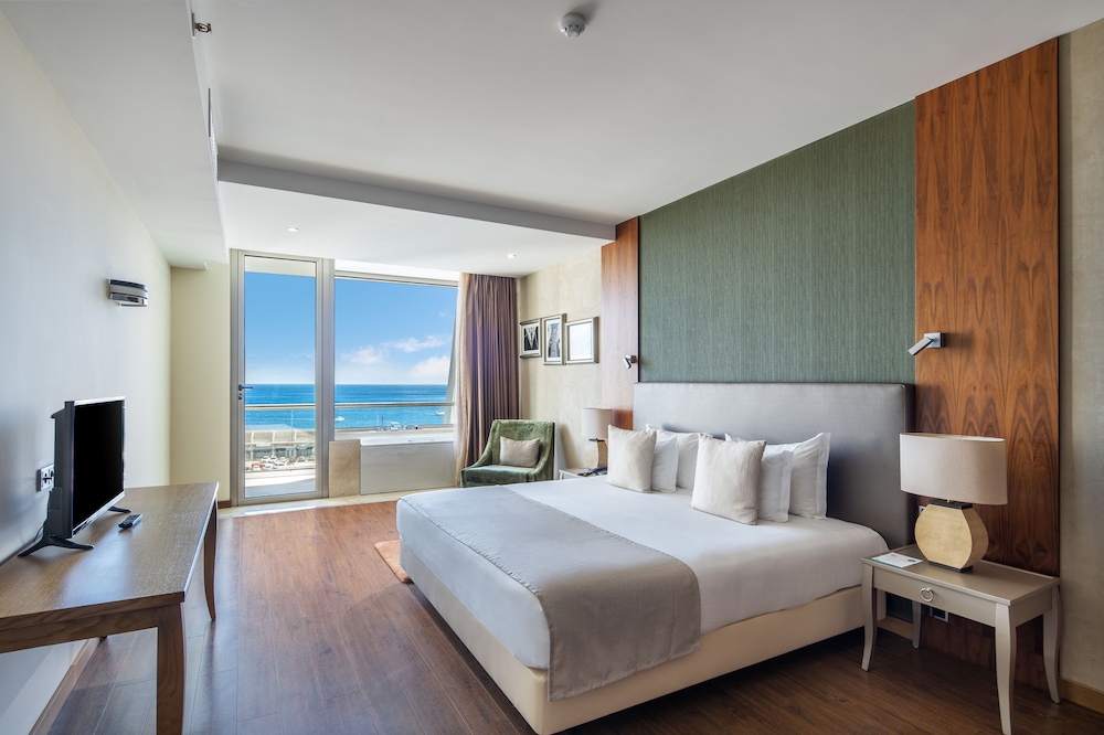 

Milano - Isola di Terceira, Azzorre - Angra Marina Hotel