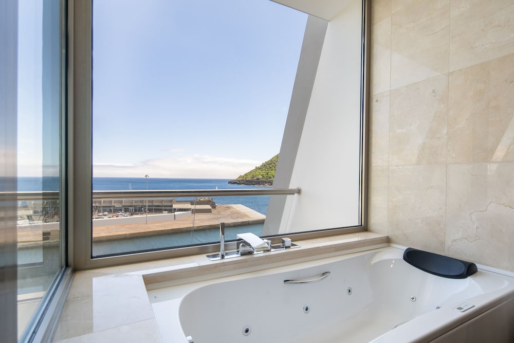 

Bologna - Angra do Heroísmo - Angra Marina Hotel
