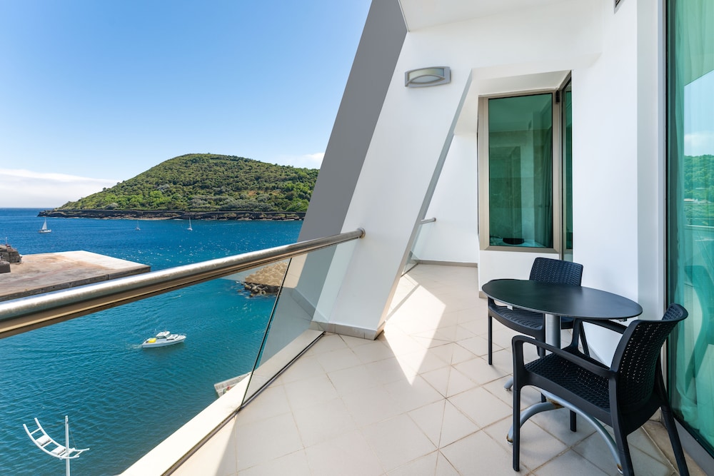

Milano - Angra do Heroísmo - Angra Marina Hotel