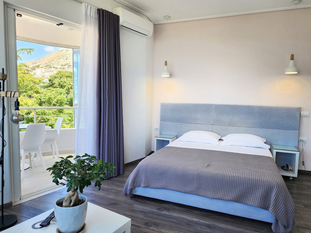 

Torino - Costa albanese - Hotel JoAn