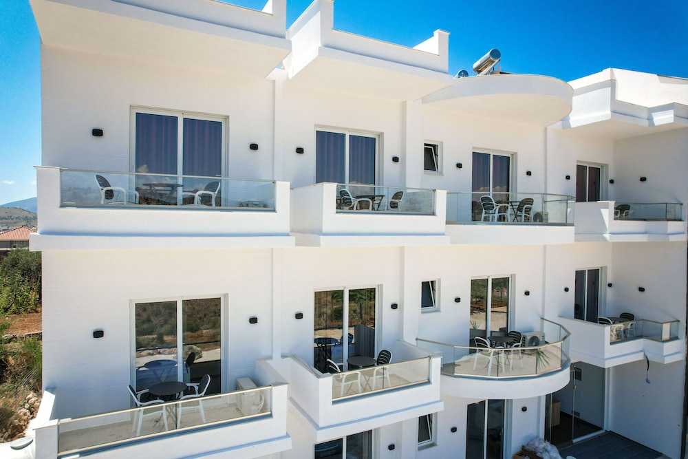 

Palermo - Ksamil - Galaxy Hotel