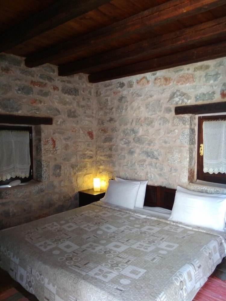 

Roma - Areopoli - Pirgoi Edem