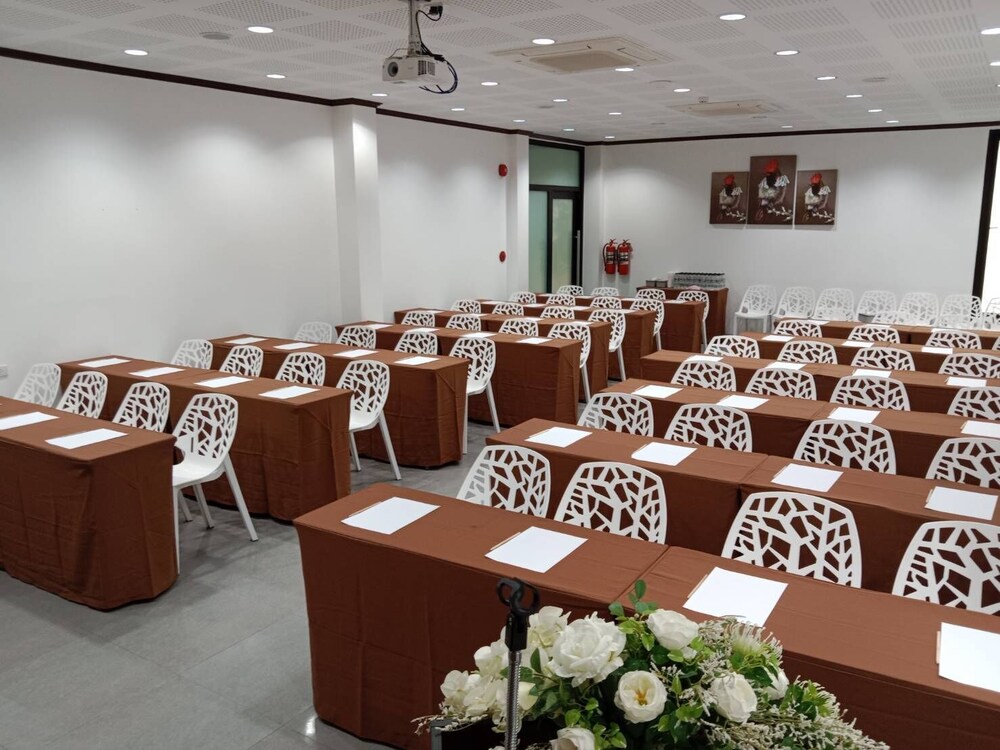 

Milano - Pak Kret - Lux Boutique Hotel