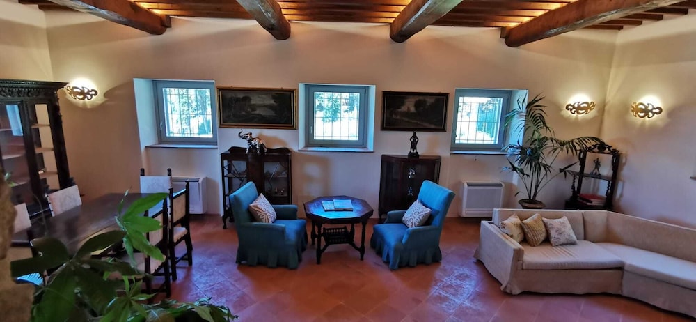 

Cagliari - Arezzo - Chimera Tuscany Resort