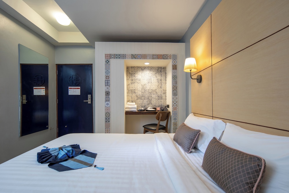

Roma - Phuket Town - Montree Phuket Hotel