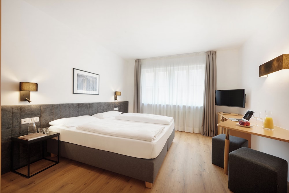 

Napoli - Falzes - Hotel Goldene Rose