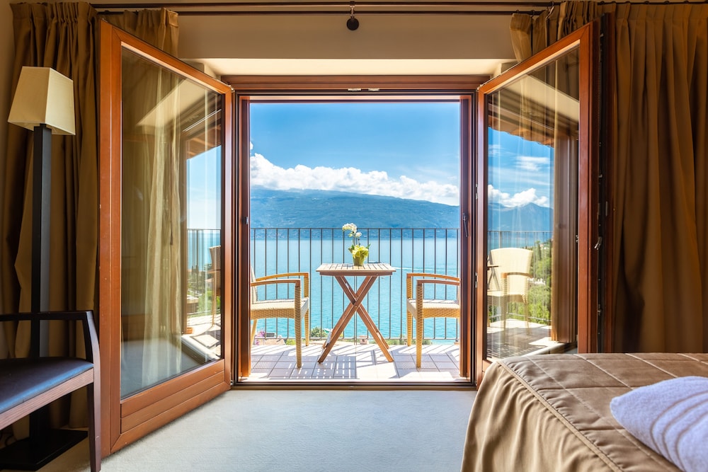 

Napoli - Gargnano - Hotel Meandro - Lake View